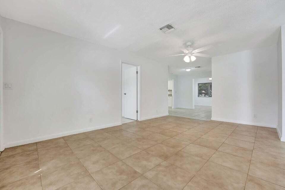 出租: $2,450 (3 贝兹, 2 浴室, 1248 平方英尺)