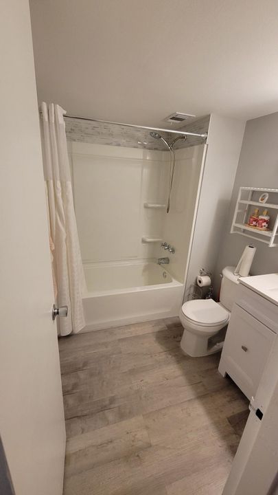 Activo con contrato: $242,500 (2 camas, 2 baños, 928 Pies cuadrados)