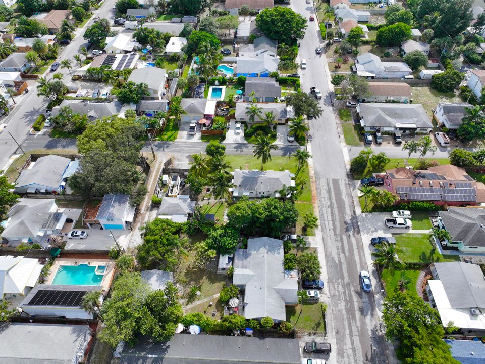 Active With Contract: $370,000 (2 beds, 2 baths, 1056 Square Feet)