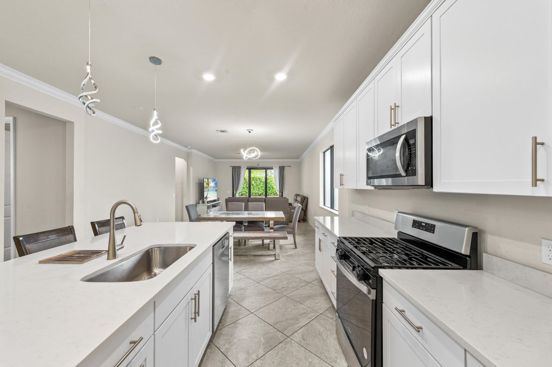 For Sale: $695,000 (4 beds, 2 baths, 1874 Square Feet)