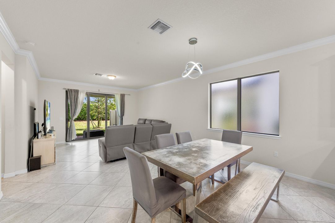 For Sale: $695,000 (4 beds, 2 baths, 1874 Square Feet)