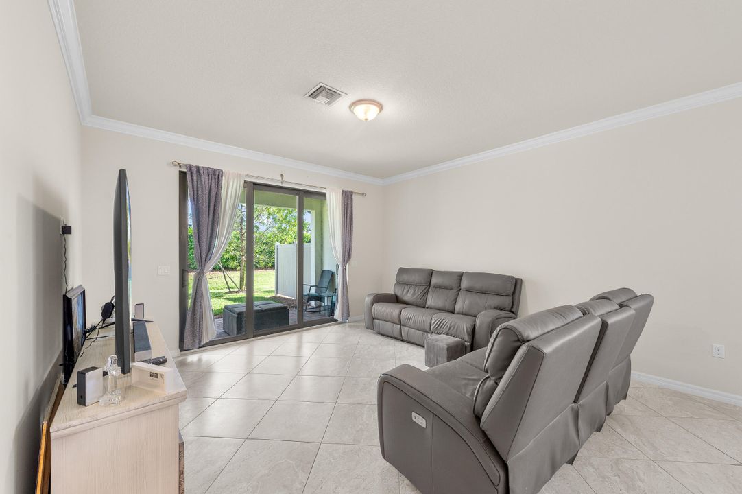 For Sale: $695,000 (4 beds, 2 baths, 1874 Square Feet)