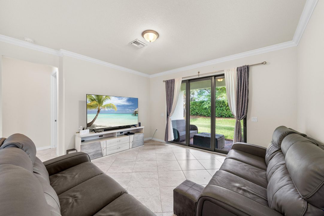 For Sale: $695,000 (4 beds, 2 baths, 1874 Square Feet)