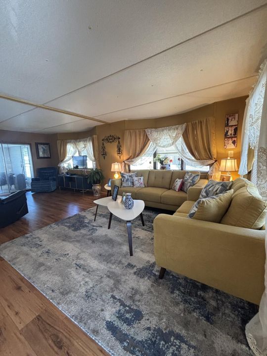 For Sale: $65,000 (2 beds, 2 baths, 984 Square Feet)