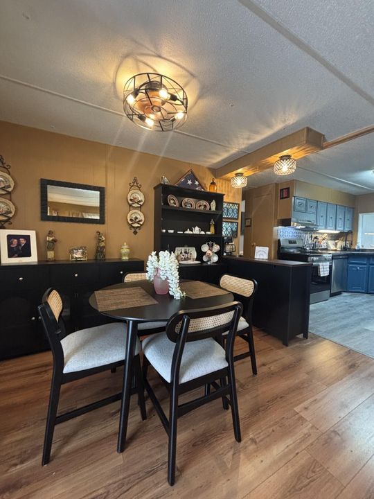 For Sale: $65,000 (2 beds, 2 baths, 984 Square Feet)