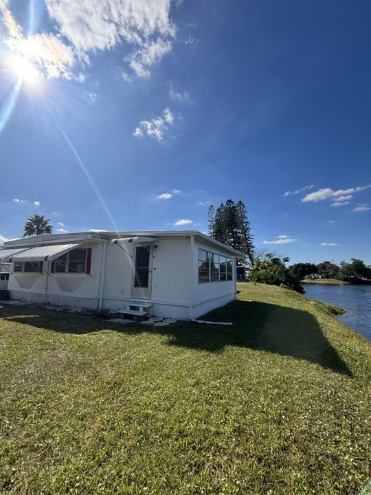 For Sale: $65,000 (2 beds, 2 baths, 984 Square Feet)