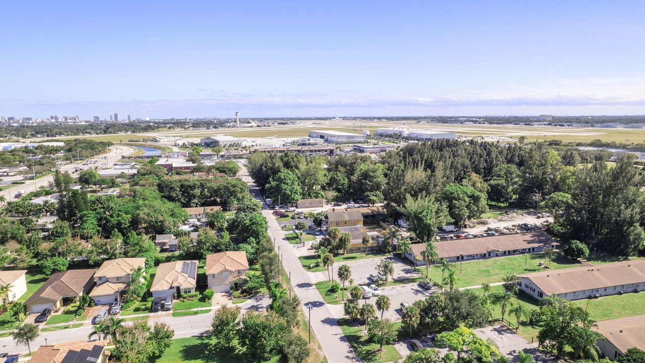 En Renta: $3,250 (2 camas, 2 baños, 1680 Pies cuadrados)