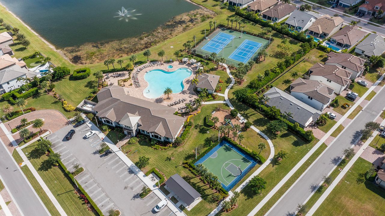 For Sale: $695,000 (4 beds, 2 baths, 1874 Square Feet)