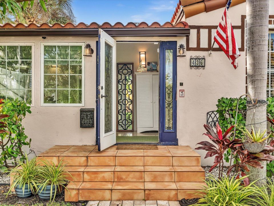 For Rent: $6,500 (4 beds, 3 baths, 1479 Square Feet)