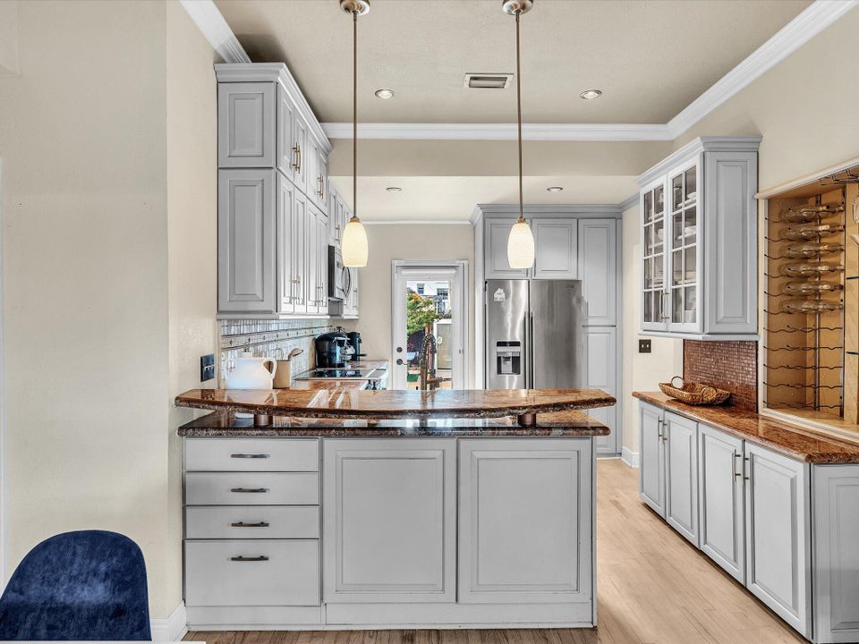 For Rent: $6,500 (4 beds, 3 baths, 1479 Square Feet)