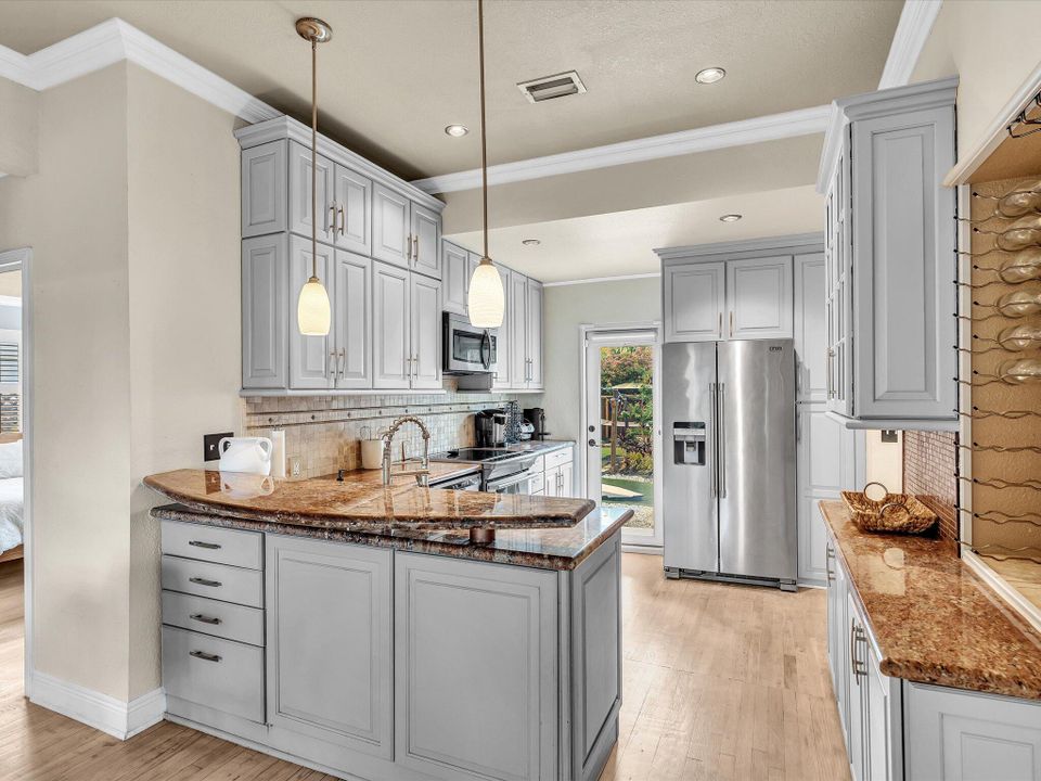 For Rent: $6,500 (4 beds, 3 baths, 1479 Square Feet)