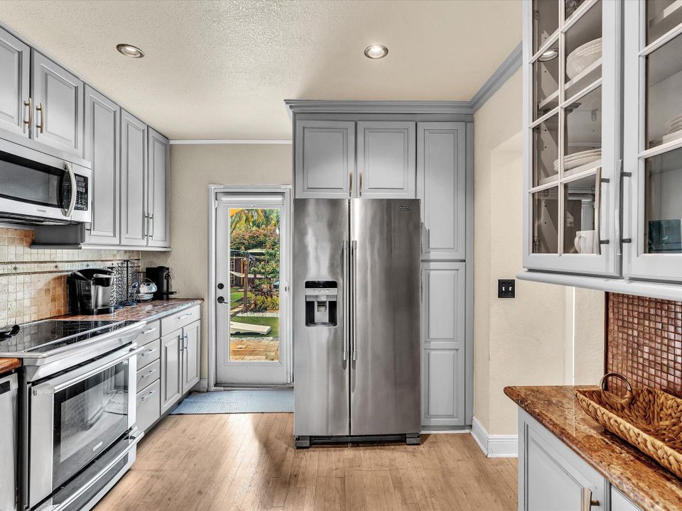 For Rent: $6,500 (4 beds, 3 baths, 1479 Square Feet)