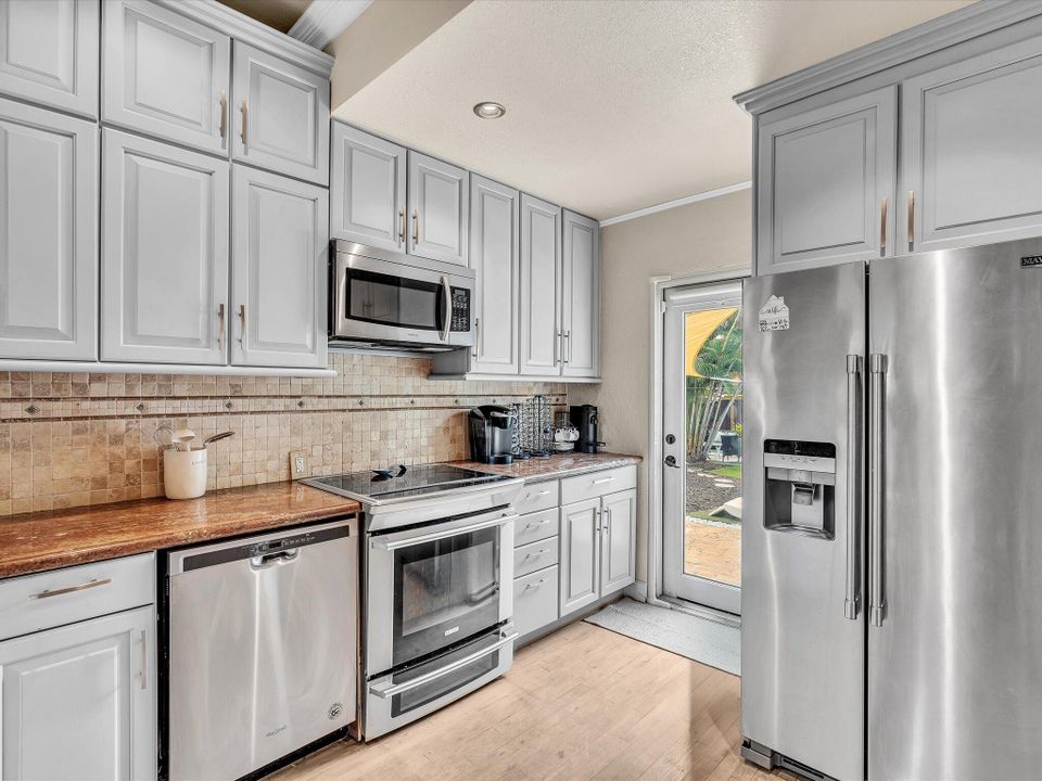 For Rent: $6,500 (4 beds, 3 baths, 1479 Square Feet)