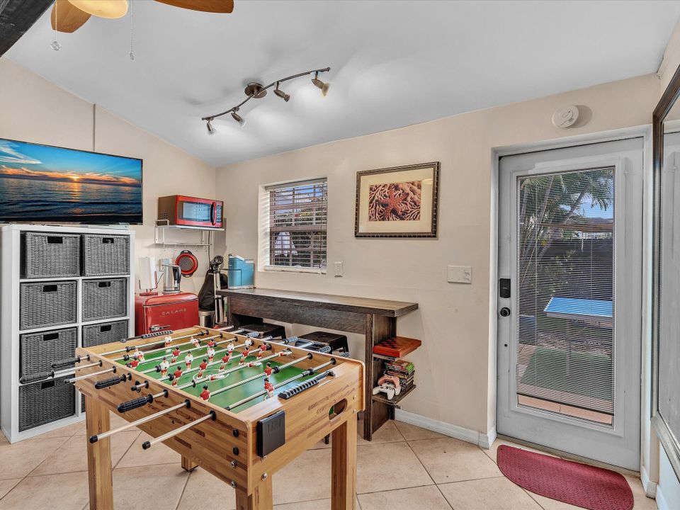 For Rent: $6,500 (4 beds, 3 baths, 1479 Square Feet)