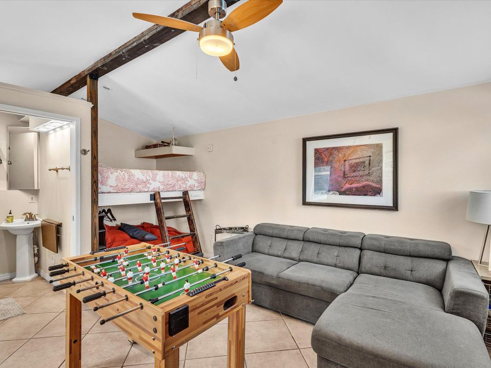 For Rent: $6,500 (4 beds, 3 baths, 1479 Square Feet)