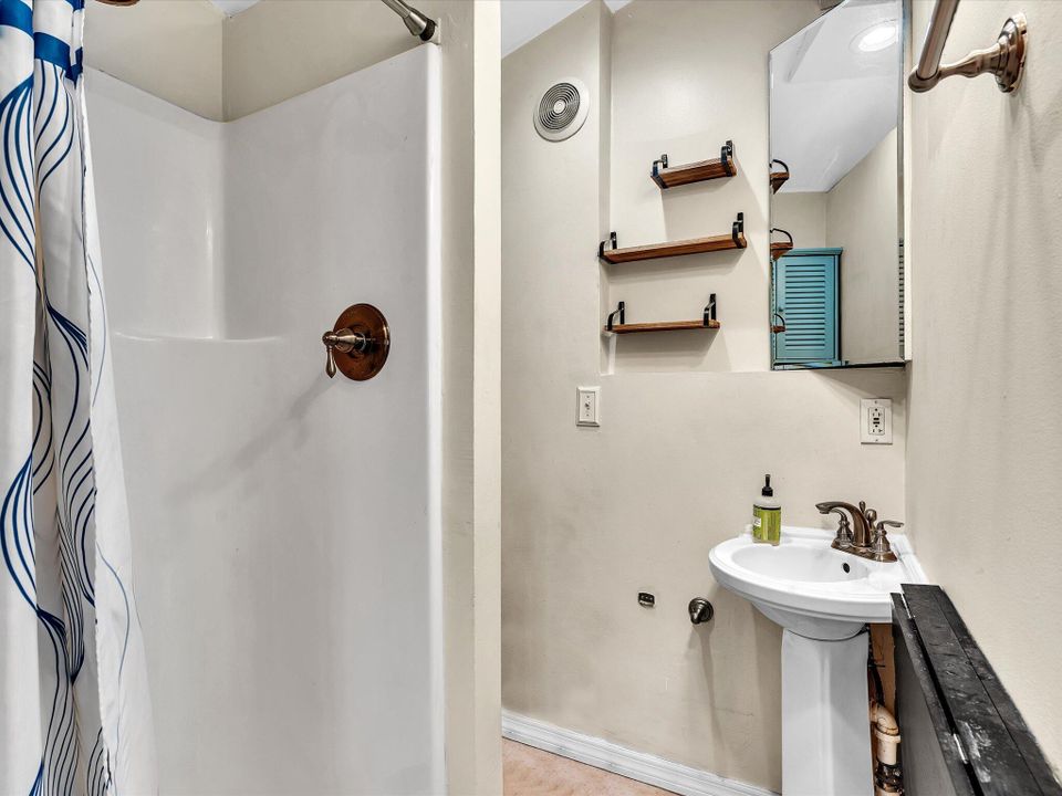 For Rent: $6,500 (4 beds, 3 baths, 1479 Square Feet)