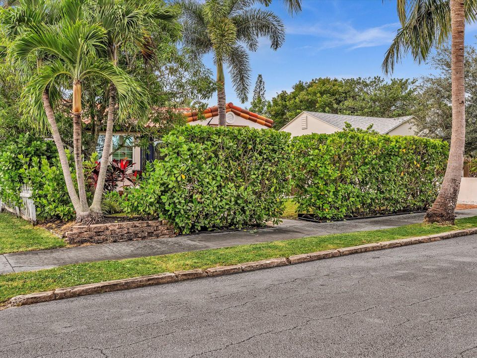 For Rent: $6,500 (4 beds, 3 baths, 1479 Square Feet)