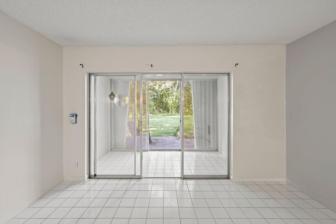 En Venta: $214,000 (3 camas, 2 baños, 1216 Pies cuadrados)