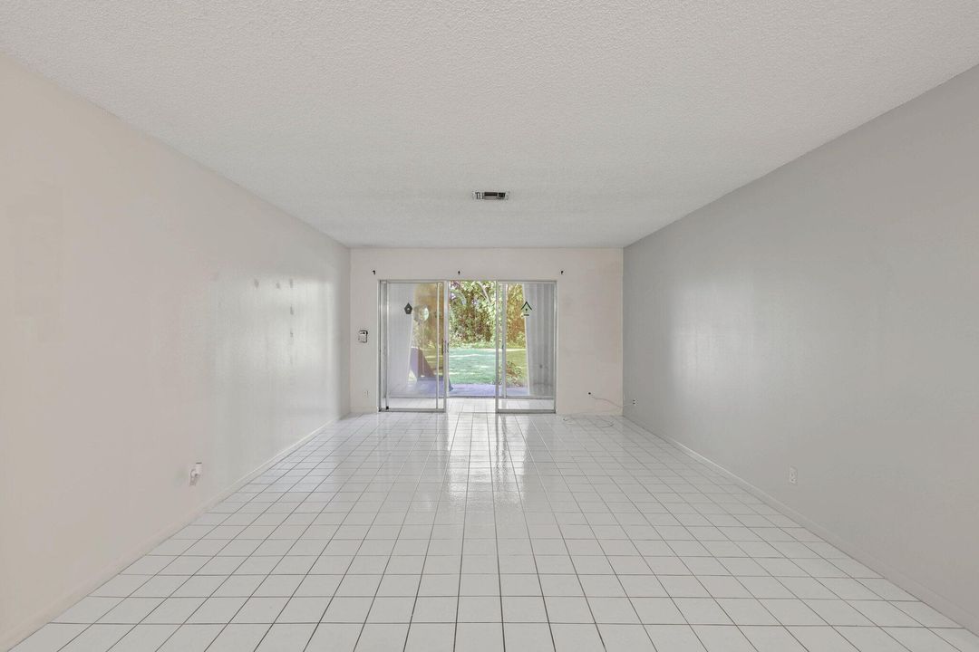 En Venta: $214,000 (3 camas, 2 baños, 1216 Pies cuadrados)