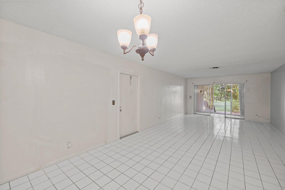 En Venta: $214,000 (3 camas, 2 baños, 1216 Pies cuadrados)