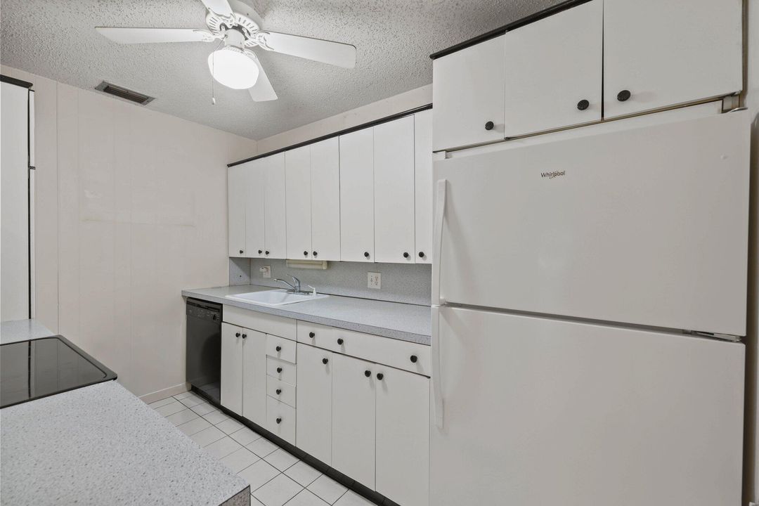 En Venta: $214,000 (3 camas, 2 baños, 1216 Pies cuadrados)