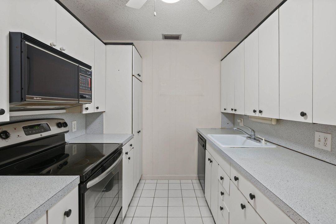 En Venta: $214,000 (3 camas, 2 baños, 1216 Pies cuadrados)