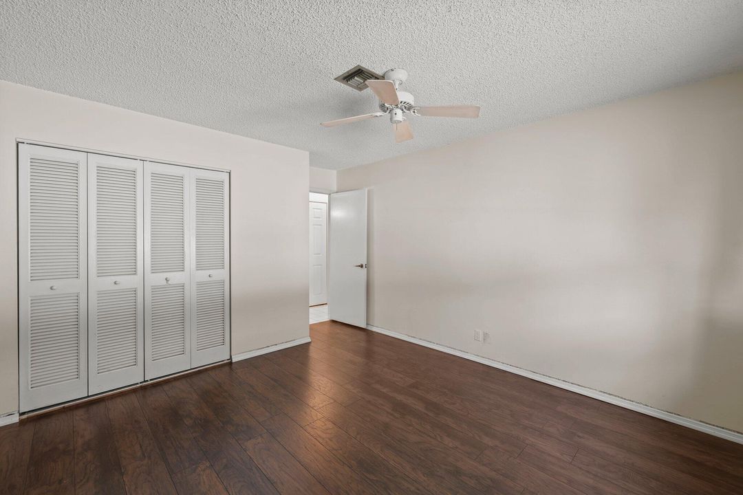 En Venta: $214,000 (3 camas, 2 baños, 1216 Pies cuadrados)