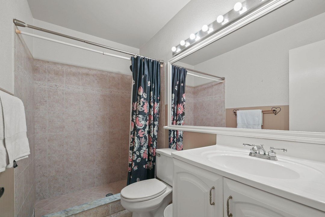 En Venta: $214,000 (3 camas, 2 baños, 1216 Pies cuadrados)