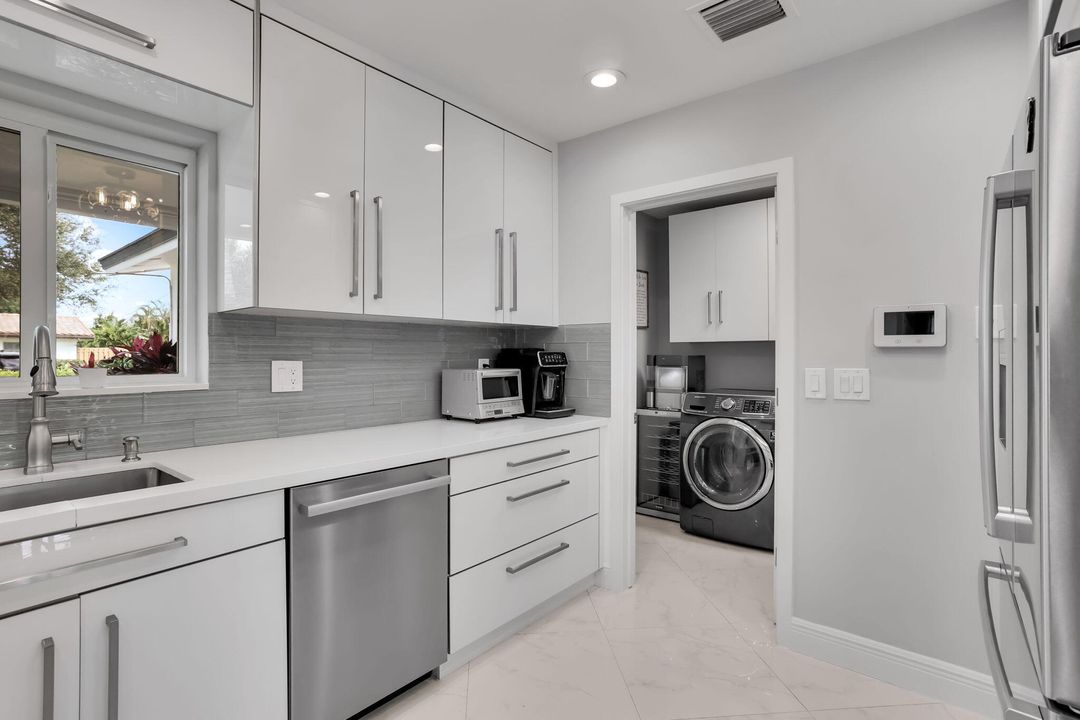 待售: $1,350,000 (3 贝兹, 2 浴室, 1924 平方英尺)