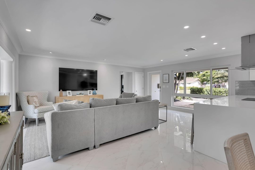 待售: $1,350,000 (3 贝兹, 2 浴室, 1924 平方英尺)