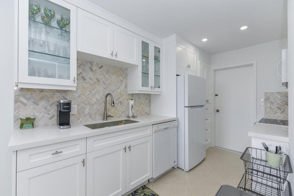 合同活跃: $3,900 (1 贝兹, 1 浴室, 1180 平方英尺)