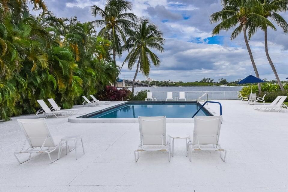 合同活跃: $3,900 (1 贝兹, 1 浴室, 1180 平方英尺)