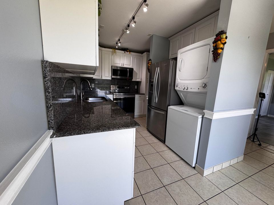 For Sale: $245,000 (2 beds, 2 baths, 1167 Square Feet)