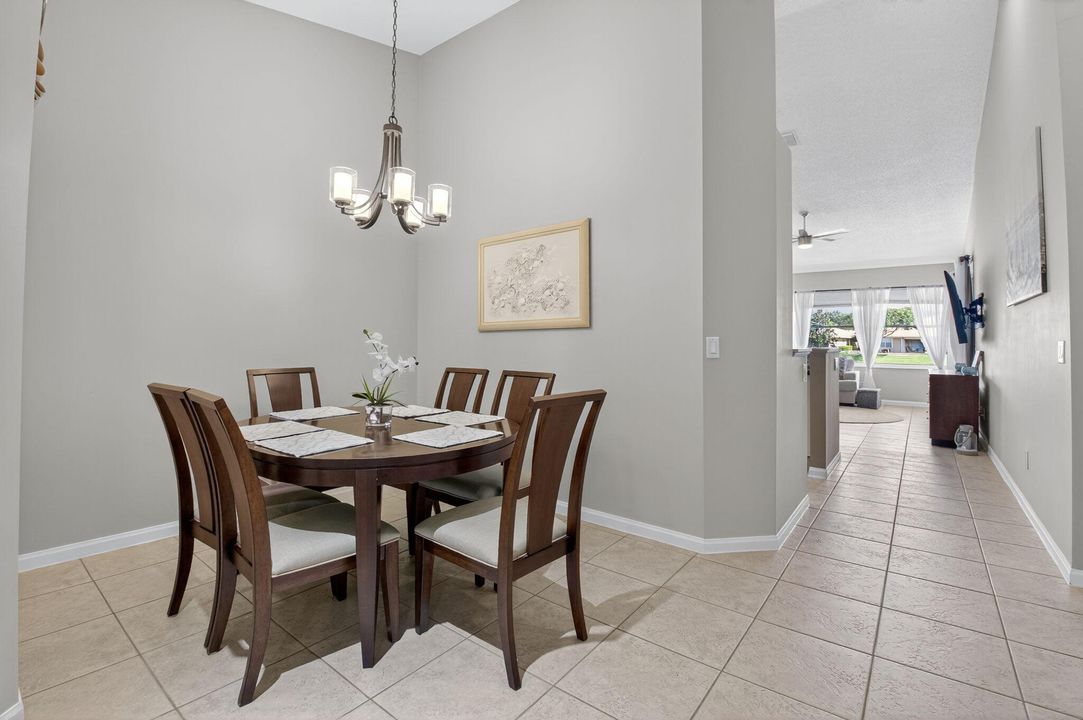 合同活跃: $3,000 (2 贝兹, 2 浴室, 1379 平方英尺)