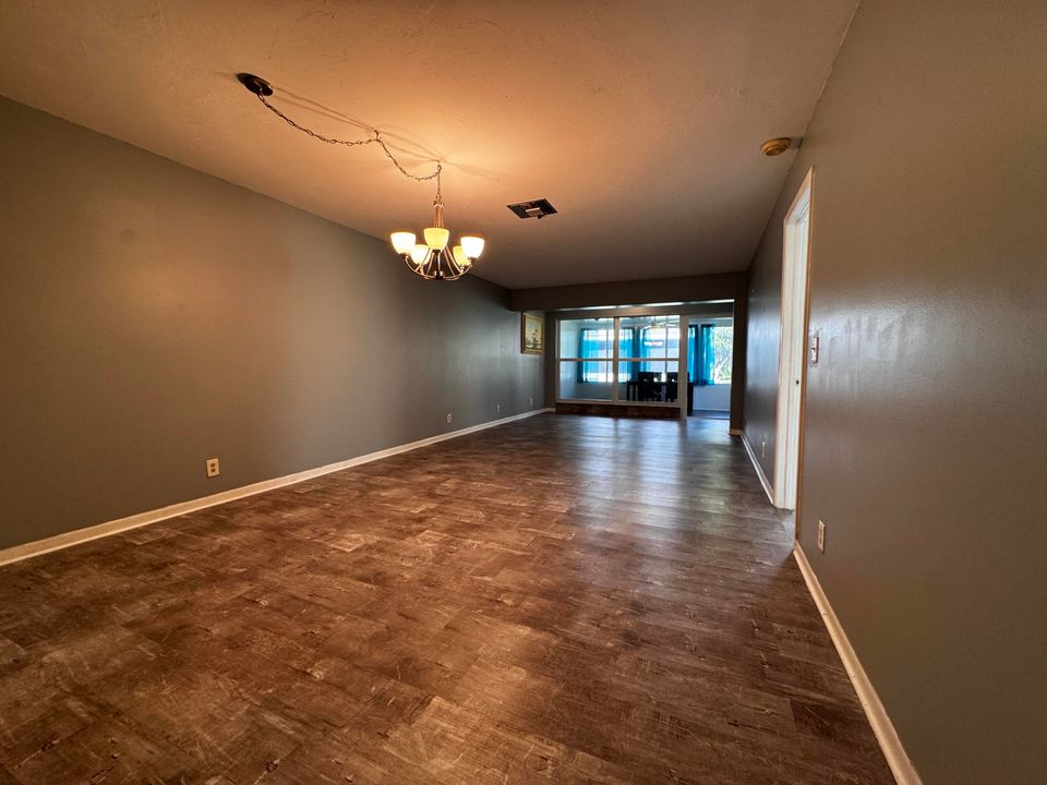 For Sale: $245,000 (2 beds, 2 baths, 1167 Square Feet)