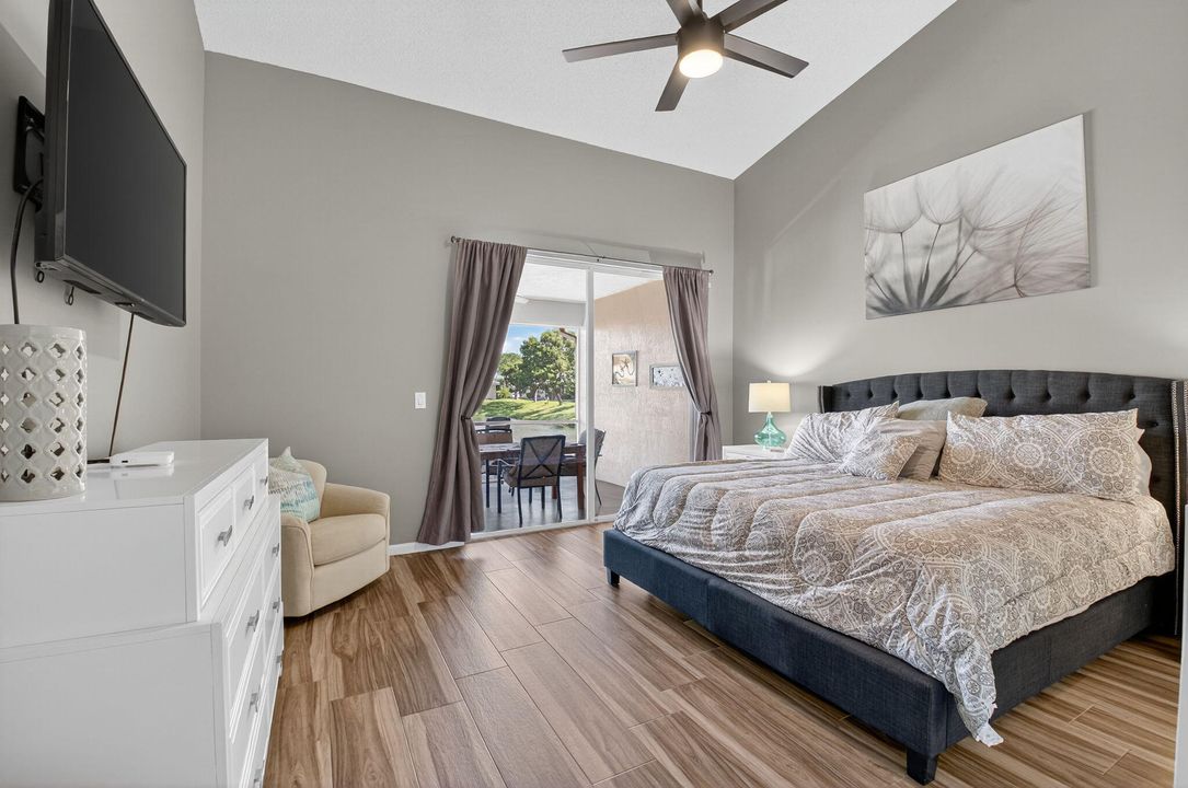 合同活跃: $3,000 (2 贝兹, 2 浴室, 1379 平方英尺)