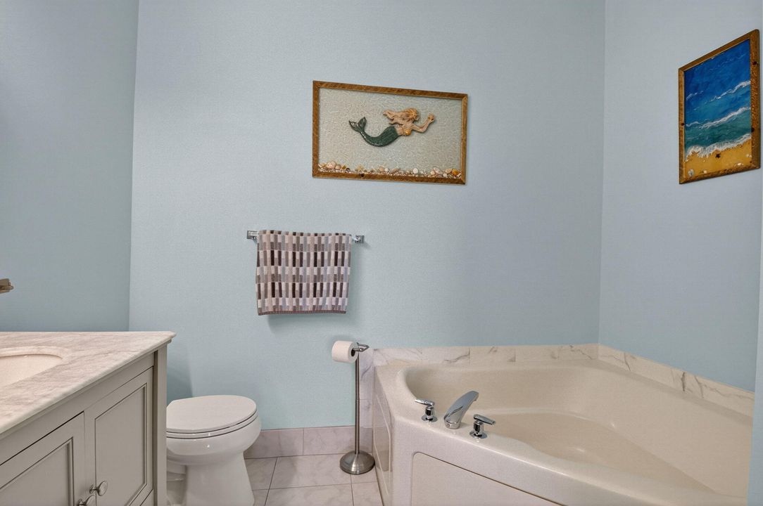 合同活跃: $3,000 (2 贝兹, 2 浴室, 1379 平方英尺)