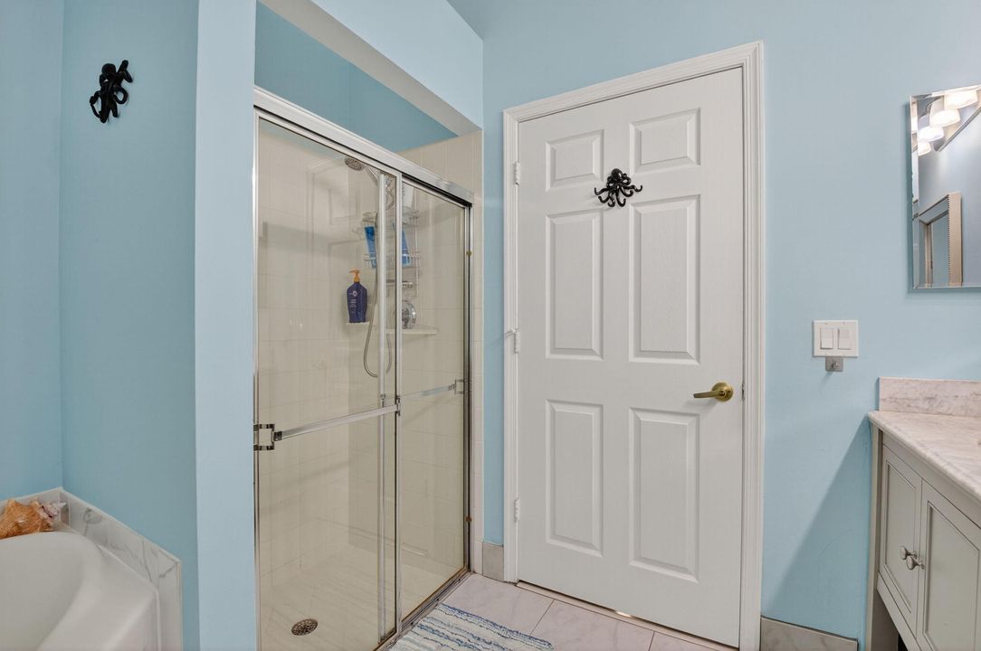 合同活跃: $3,000 (2 贝兹, 2 浴室, 1379 平方英尺)