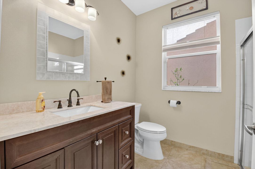 合同活跃: $3,000 (2 贝兹, 2 浴室, 1379 平方英尺)