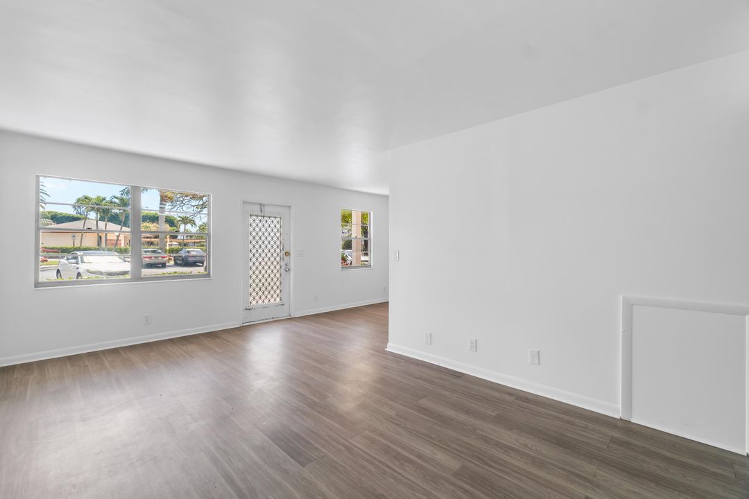 For Rent: $1,700 (2 beds, 2 baths, 896 Square Feet)