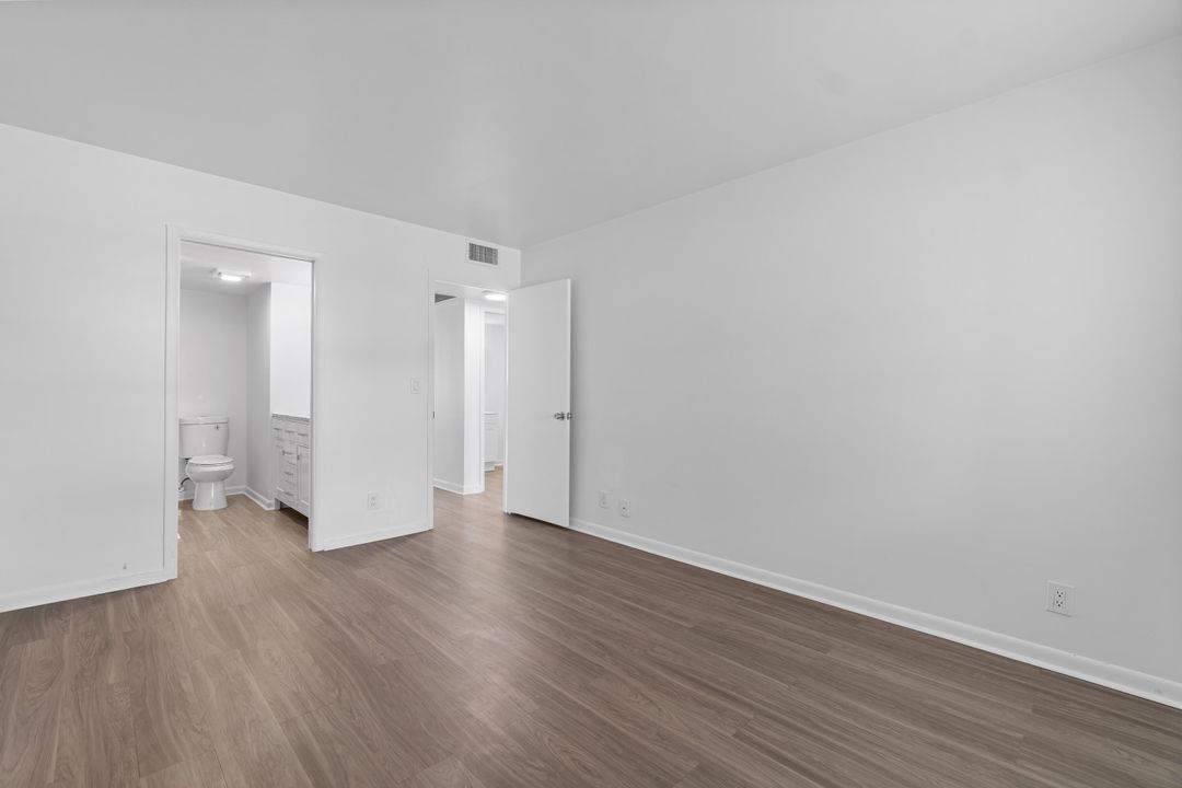 For Rent: $1,700 (2 beds, 2 baths, 896 Square Feet)