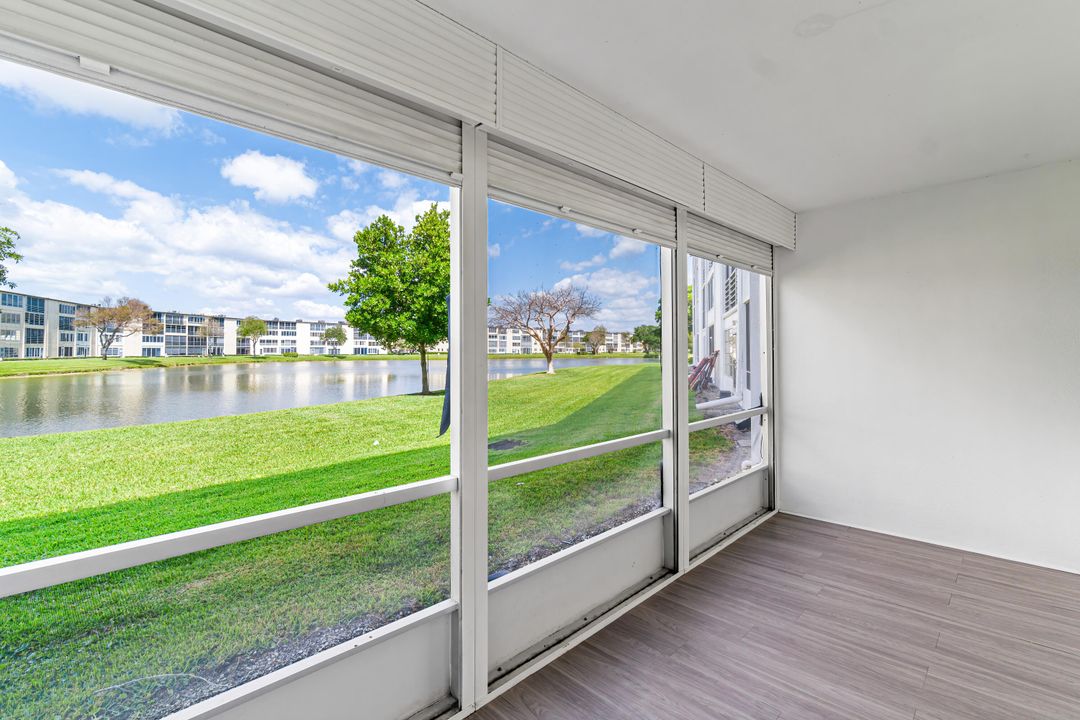 For Rent: $1,700 (2 beds, 2 baths, 896 Square Feet)