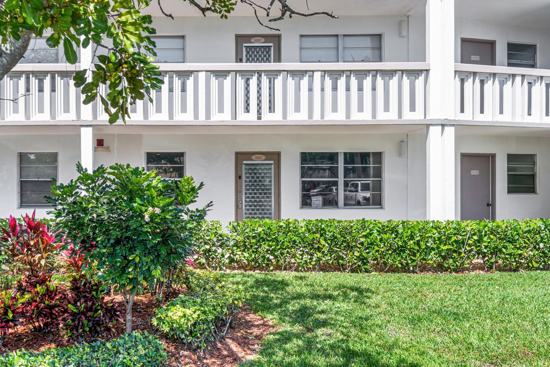 For Rent: $1,700 (2 beds, 2 baths, 896 Square Feet)