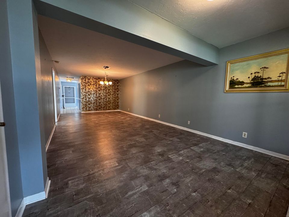 For Sale: $245,000 (2 beds, 2 baths, 1167 Square Feet)