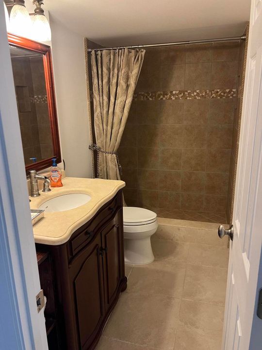 待售: $345,000 (1 贝兹, 1 浴室, 952 平方英尺)