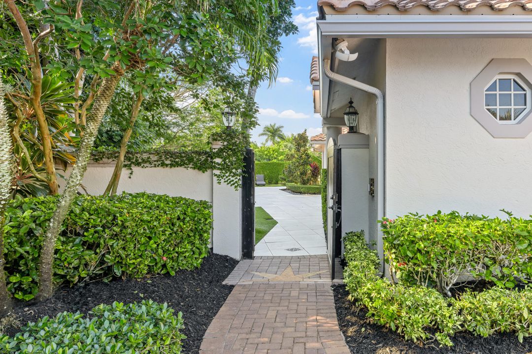 For Sale: $2,975,000 (3 beds, 3 baths, 2175 Square Feet)