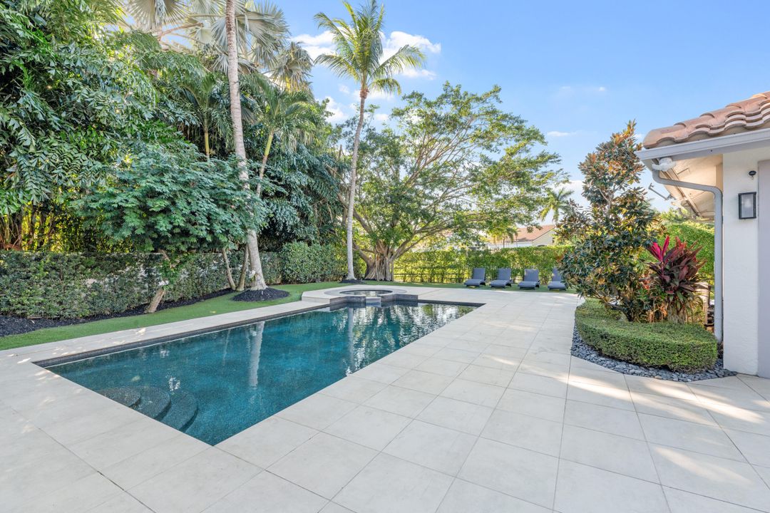 For Sale: $2,975,000 (3 beds, 3 baths, 2175 Square Feet)