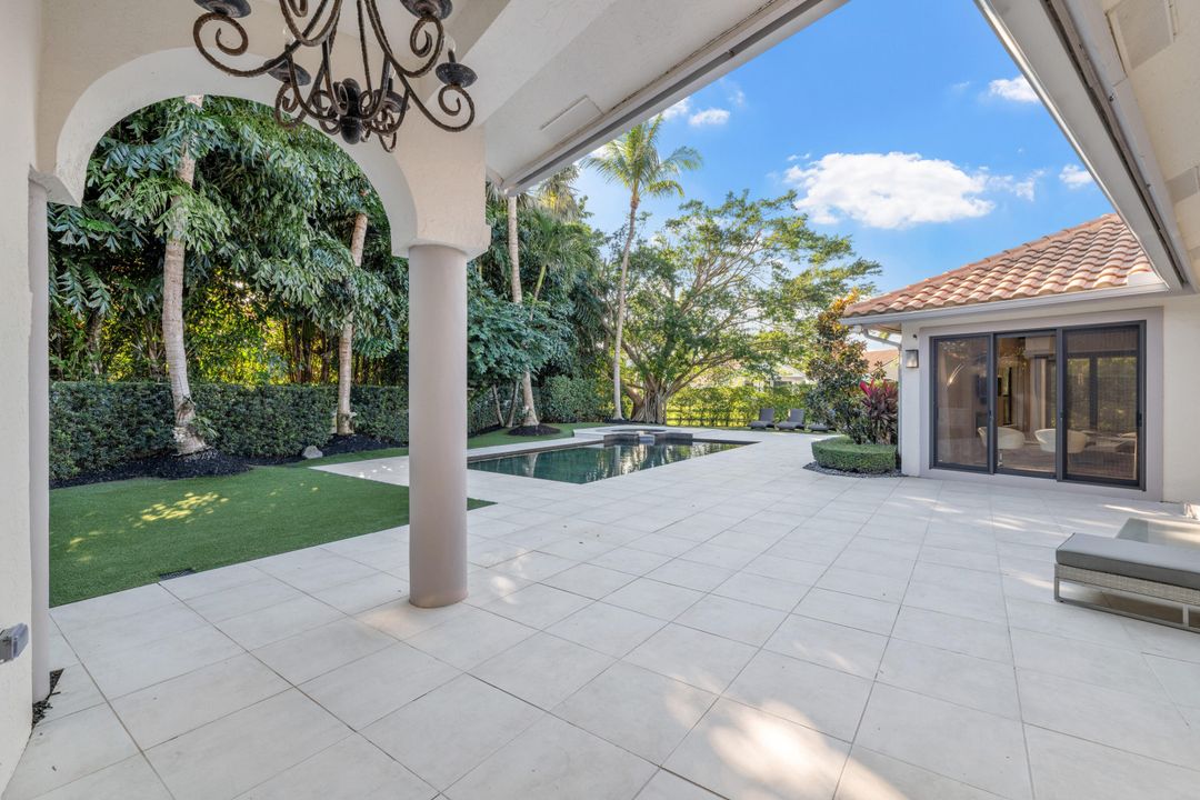 For Sale: $2,975,000 (3 beds, 3 baths, 2175 Square Feet)