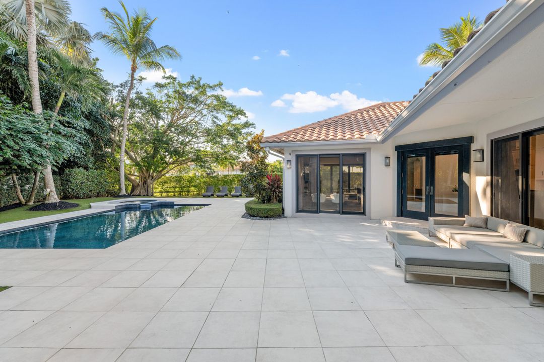 For Sale: $2,975,000 (3 beds, 3 baths, 2175 Square Feet)