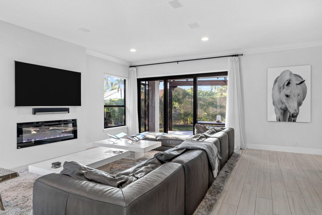 For Sale: $2,975,000 (3 beds, 3 baths, 2175 Square Feet)